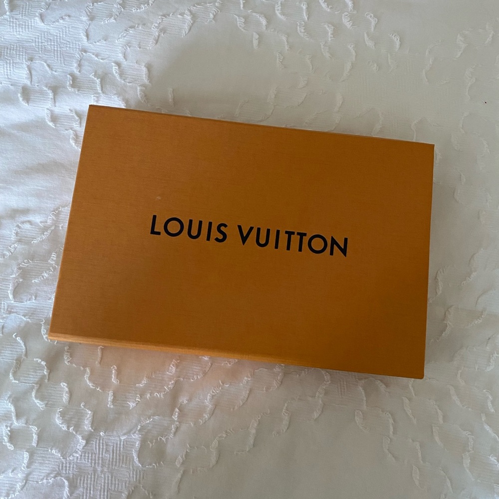Louis Vuitton Cosmetic Pouch - new never been used - Picture 4 of 4